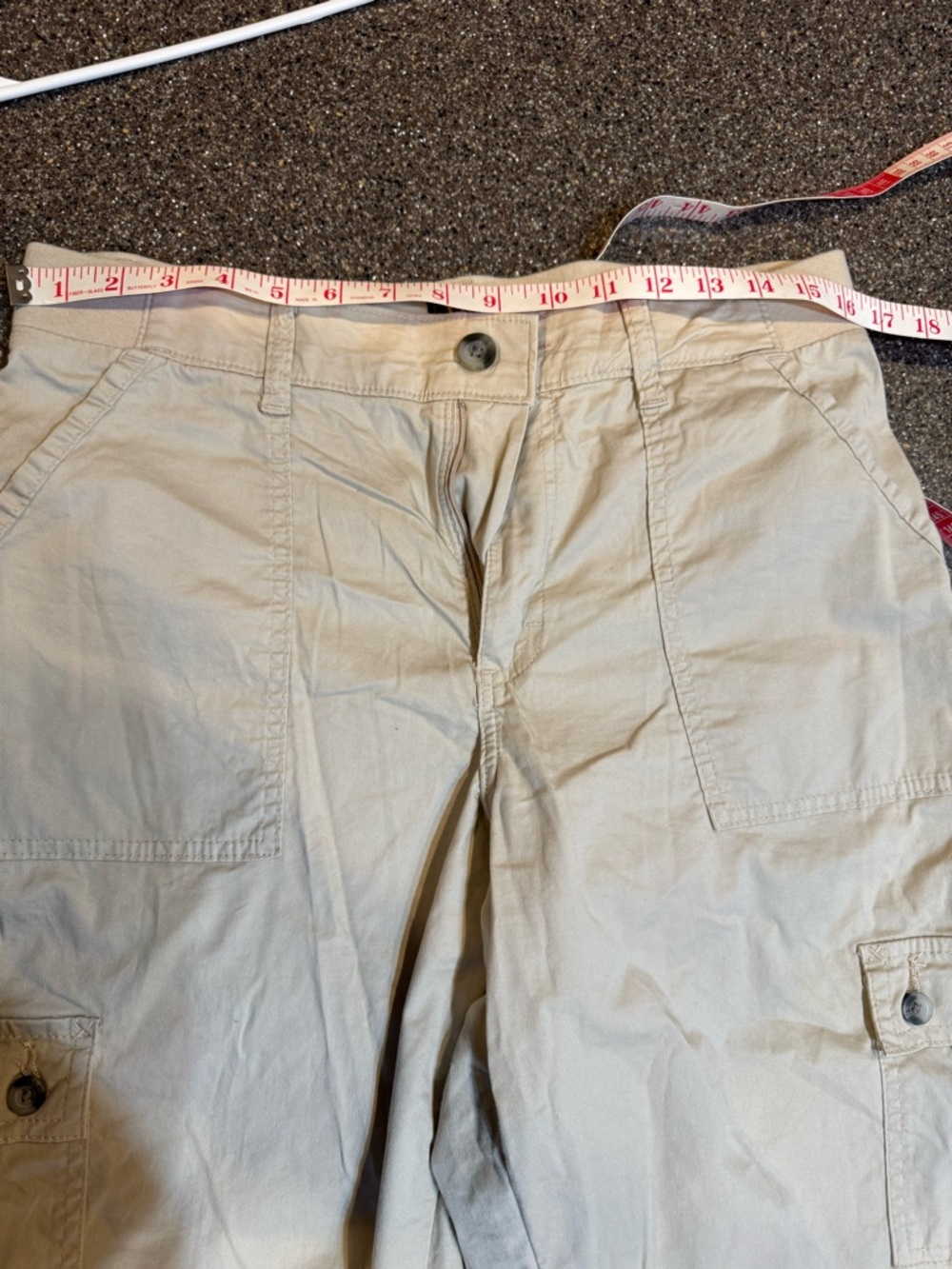 3 pair of Lee cargo flex to go capris, grey, khaki and olive - Picture 3 of 6